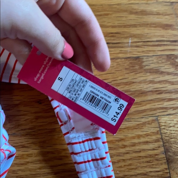 White and red stripped bandau swimsuit set! - Picture 2 of 4